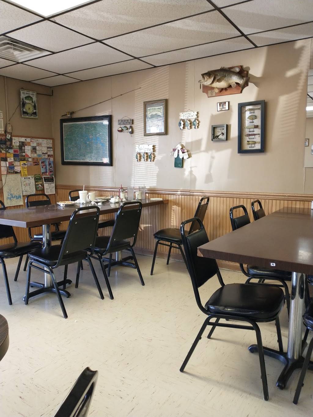 Maple Hill Restaurant | restaurant | 8089 State Hwy 76, Cape Fair, MO 65624, USA | 4175382355 OR +1 417-538-2355