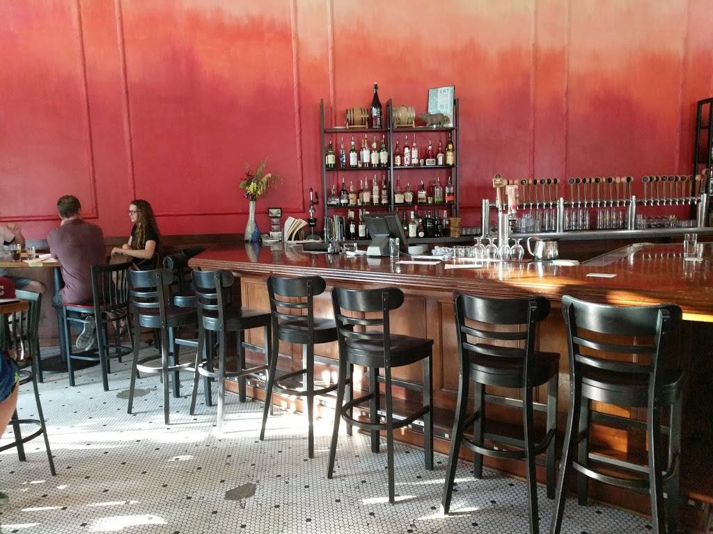 Merchants Pub and Plate | restaurant | 746 Massachusetts St, Lawrence, KS 66044, USA | 7858434111 OR +1 785-843-4111