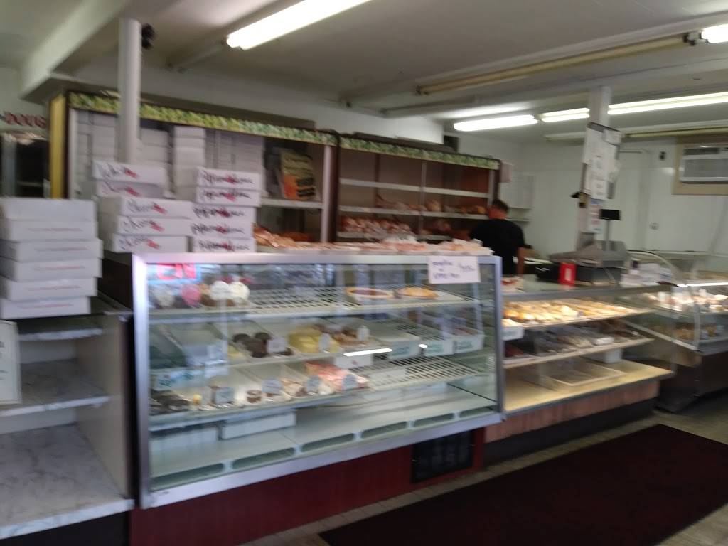 Crugnale Bakery | bakery | 237 Newman Ave, Rumford, RI 02916, USA | 4014353037 OR +1 401-435-3037