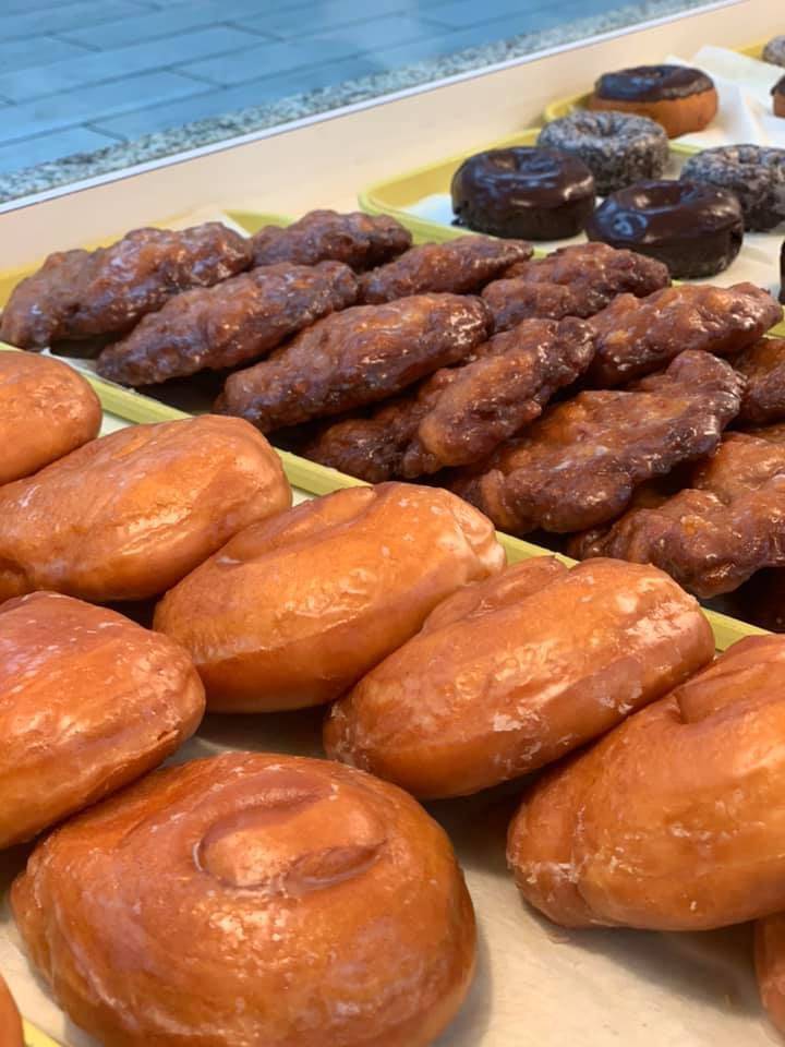 Rickey Meches Donuts | bakery | 2605 Kaliste Saloom Rd Drive, Lafayette, LA 70508, USA | 3379899909 OR +1 337-989-9909