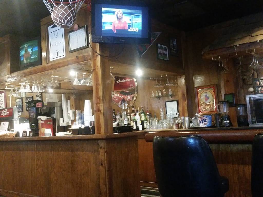 Mama Renies Pizza | restaurant | 100 W Main St, McArthur, OH 45651, USA | 7405963300 OR +1 740-596-3300