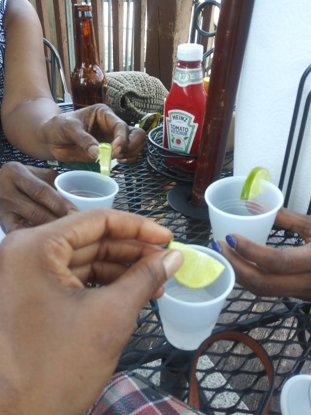 Lloyd & Harrys Bar & Grill | night club | 208 N Main St, St Charles, MO 63301, USA | 6363957860 OR +1 636-395-7860