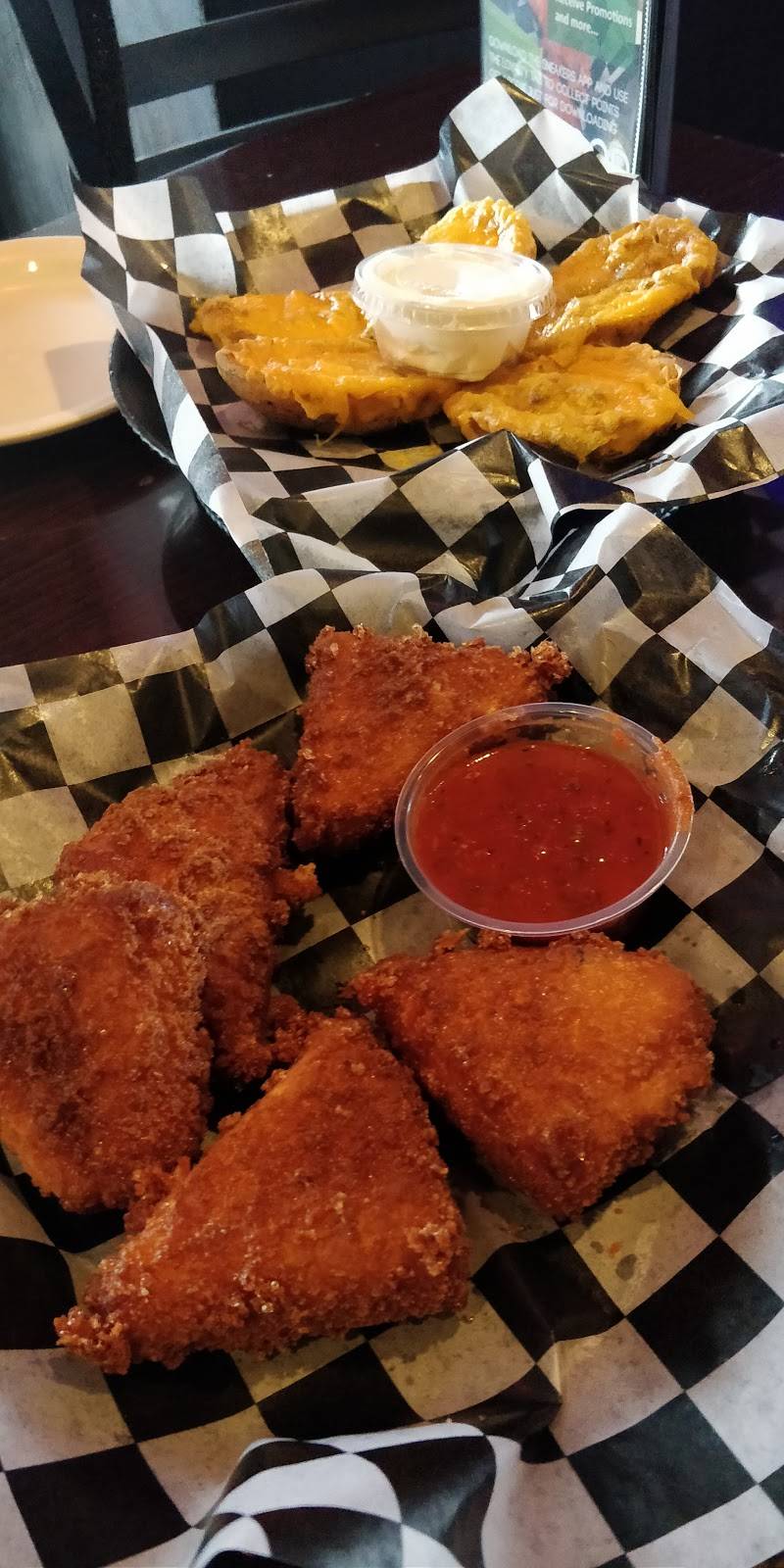 Sneaker's Sports Bar & Grill Restaurant 9721 Grand Ave, Franklin