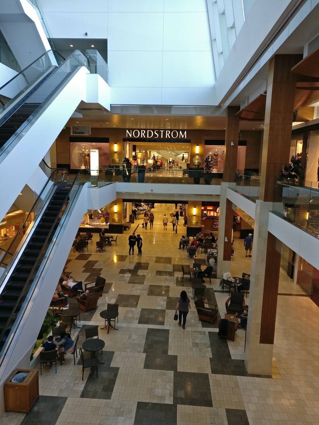 Thieves Hit Nordstrom at Westfield Topanga Mall – NBC Los Angeles