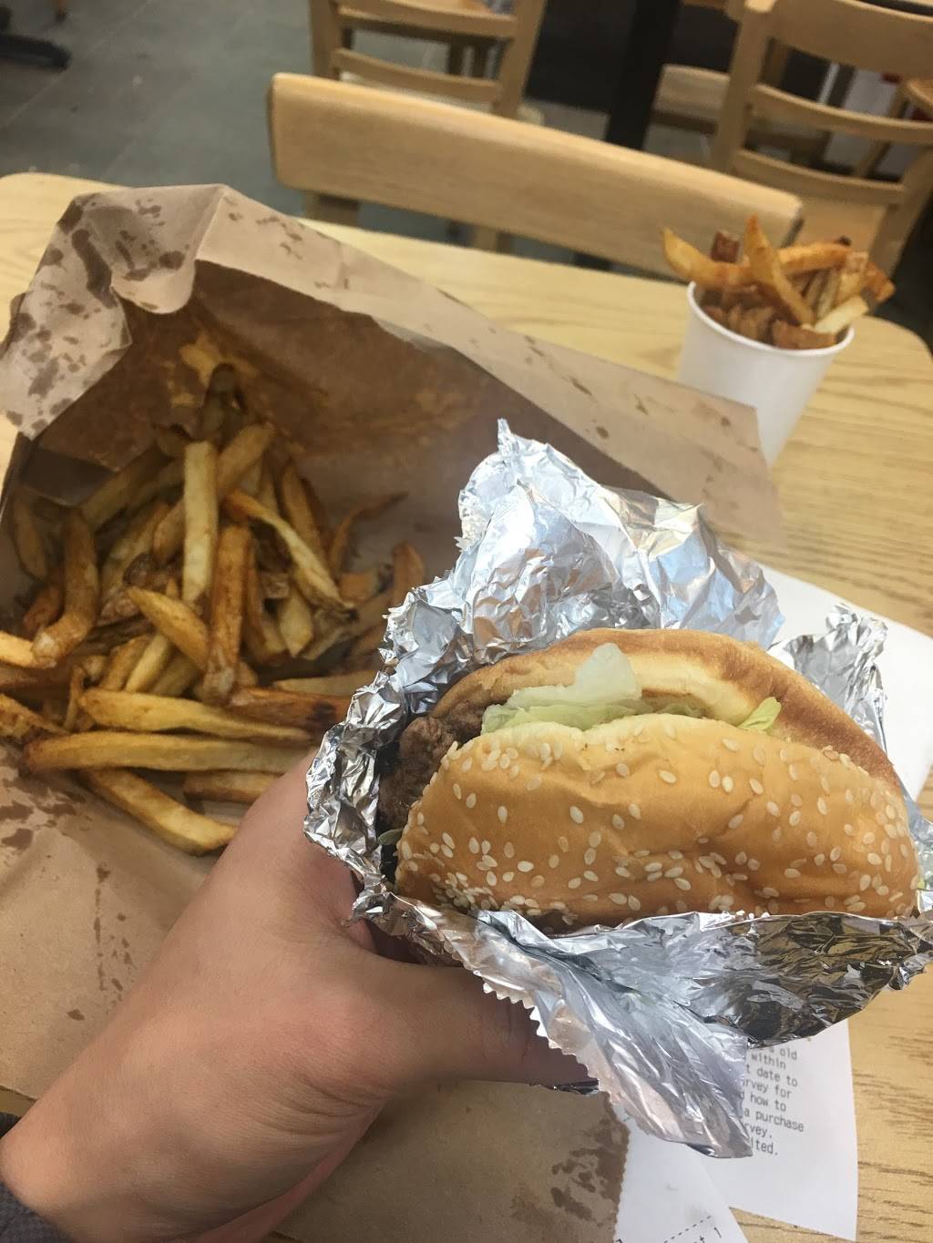Five Guys | meal takeaway | 18265 Yonge St, East Gwillimbury, ON L9N 0A2, Canada | 9058950505 OR +1 905-895-0505