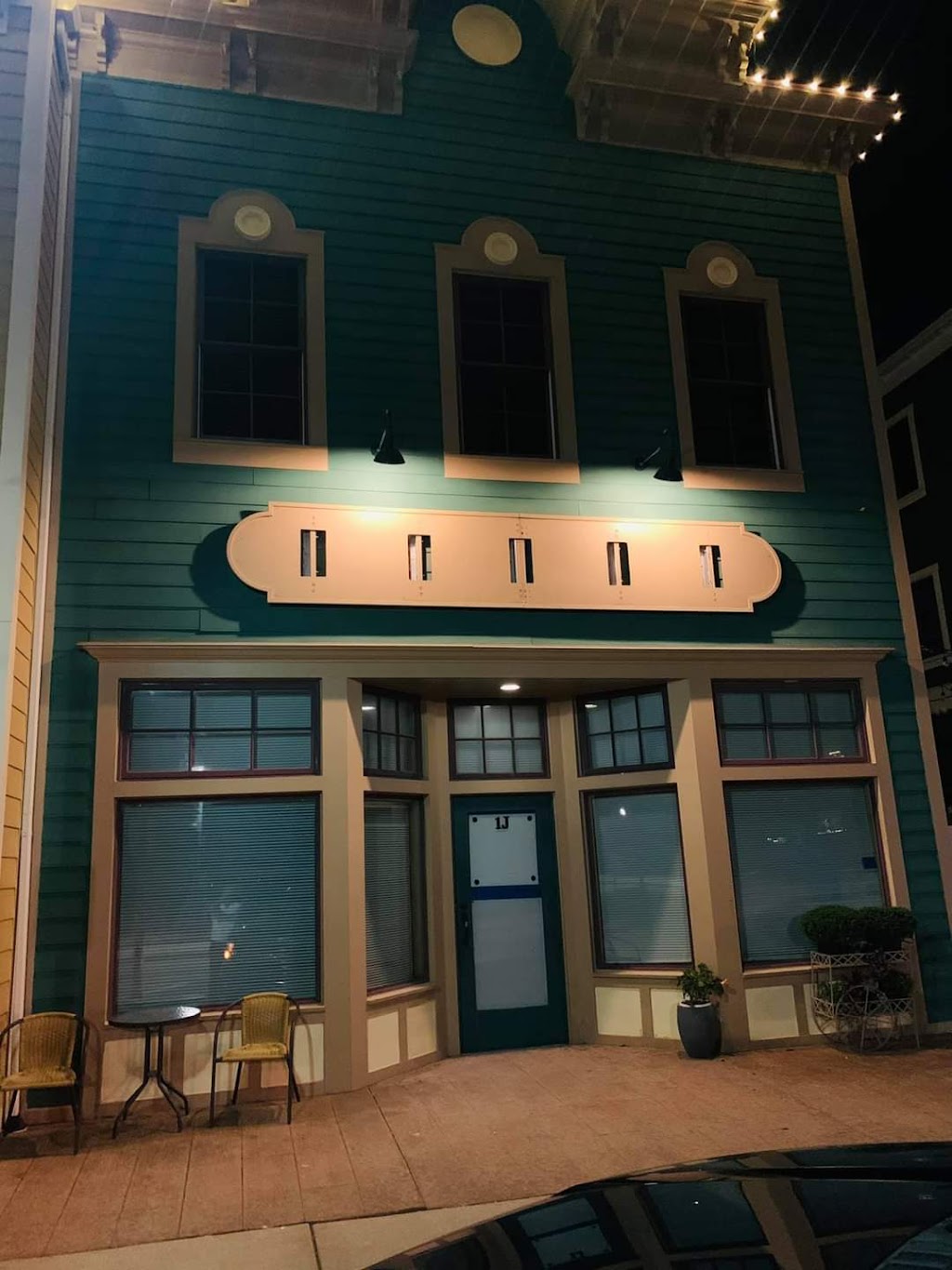 The Beach House Bistro 161 W Wisconsin Ave Pewaukee WI 53072 USA the-beach-house-bistro-161-w-wisconsin-ave-pewaukee-wi-53072-usa
