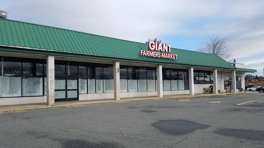 Giant Farmers Market | restaurant | 19 Wyckoff Ave, Waldwick, NJ 07463, USA | 2014449900 OR +1 201-444-9900