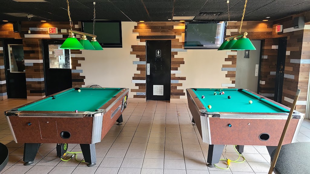 Lockeroom Sports Bar & Grill | restaurant | 1810 Roth St, Madison, WI 53704, USA | 6082462010 OR +1 608-246-2010