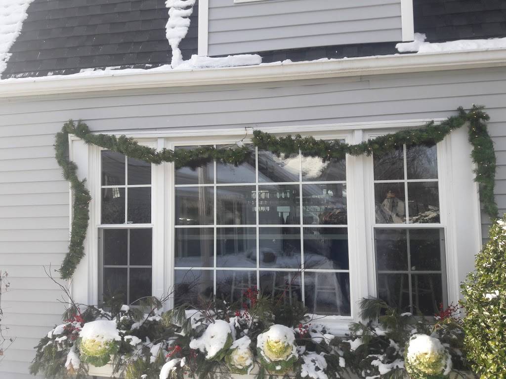 Le Penguin | restaurant | 7 Sconset Square, Westport, CT 06880, USA | 2035576432 OR +1 203-557-6432