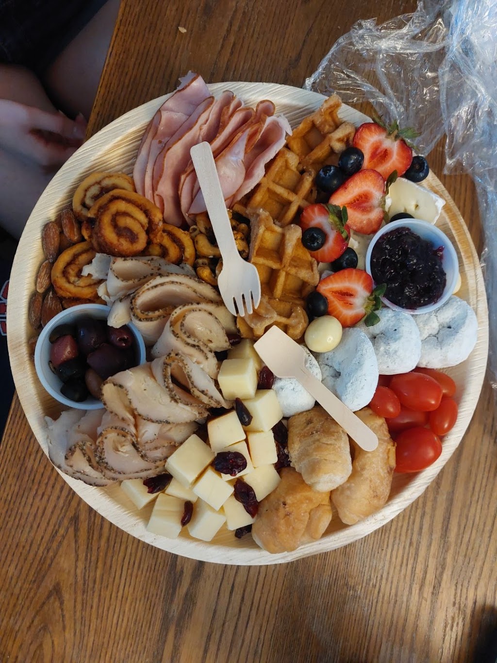 Downtown Charcuterie | meal takeaway | 231 N Main St, Brewer, ME 04412, USA | 2078020983 OR +1 207-802-0983
