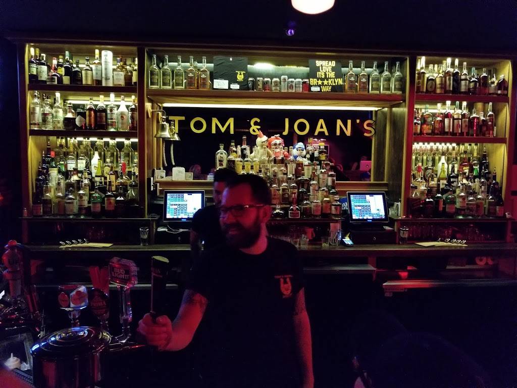 Tom & Joans | restaurant | 437 Graham Ave, Brooklyn, NY 11211, USA | 7183835336 OR +1 718-383-5336