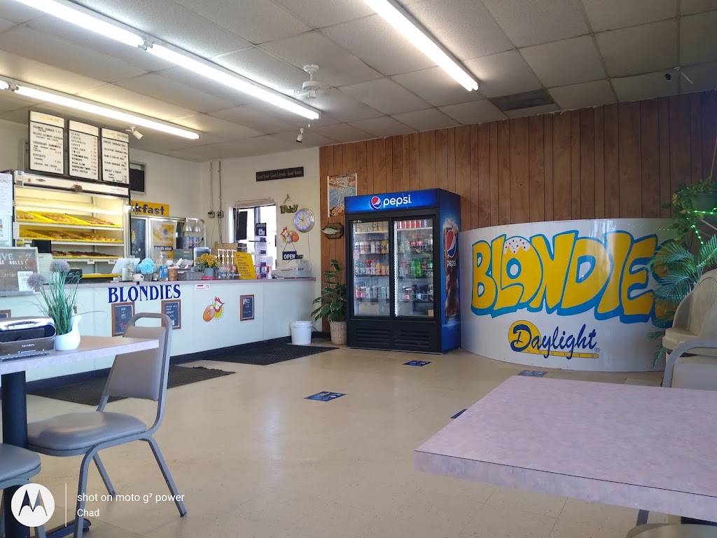 Blondies Daylight Donuts | restaurant | 9506 E Pine St, Tulsa, OK 74115, USA | 9188347600 OR +1 918-834-7600