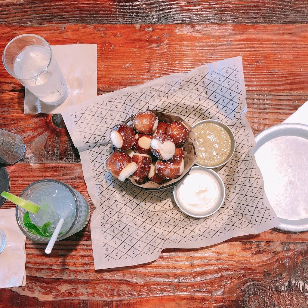 Blatt Beer & Table | restaurant | 10000 California St, Omaha, NE 68114, USA | 4029329993 OR +1 402-932-9993
