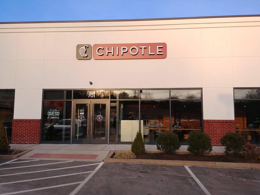 Chipotle Mexican Grill | restaurant | 701 Bridgeport Ave, Shelton, CT 06484, USA | 2032252766 OR +1 203-225-2766