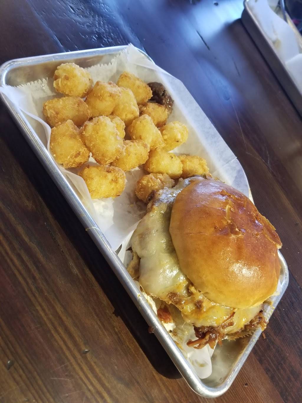 Court Street Pub | restaurant | 620 Court St, Ottawa, IL 61350, USA | 8153249032 OR +1 815-324-9032