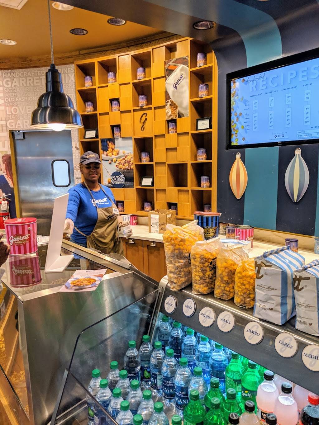 Garrett Popcorn Shops | meal takeaway | Fashion Centre at Pentagon City, 1100 S Hayes St, Arlington, VA 22202, USA | 8884767267 OR +1 888-476-7267