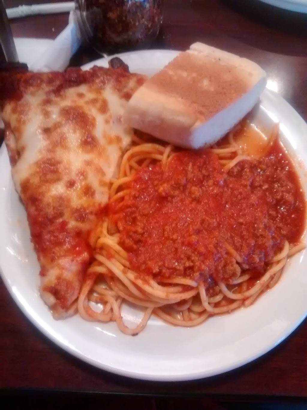 Angelos Lounge | restaurant | 2525 E Lincolnway, Sterling, IL 61081, USA | 8156255791 OR +1 815-625-5791