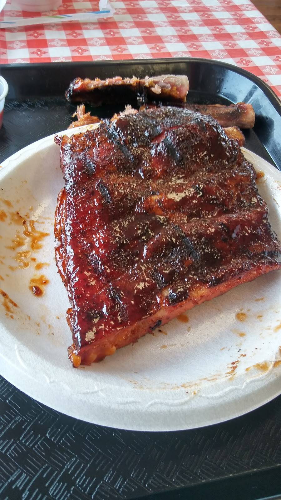 Hog Wild Pit Bar-B-Q | restaurant | 3210 Cornhusker Hwy, Lincoln, NE 68504, USA | 4029752320 OR +1 402-975-2320