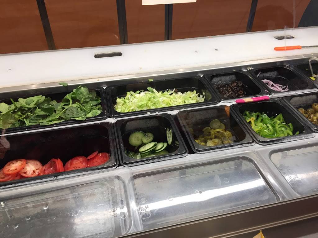 Subway | restaurant | 6733 N Riverside Dr, Fresno, CA 93722, USA | 5592772015 OR +1 559-277-2015