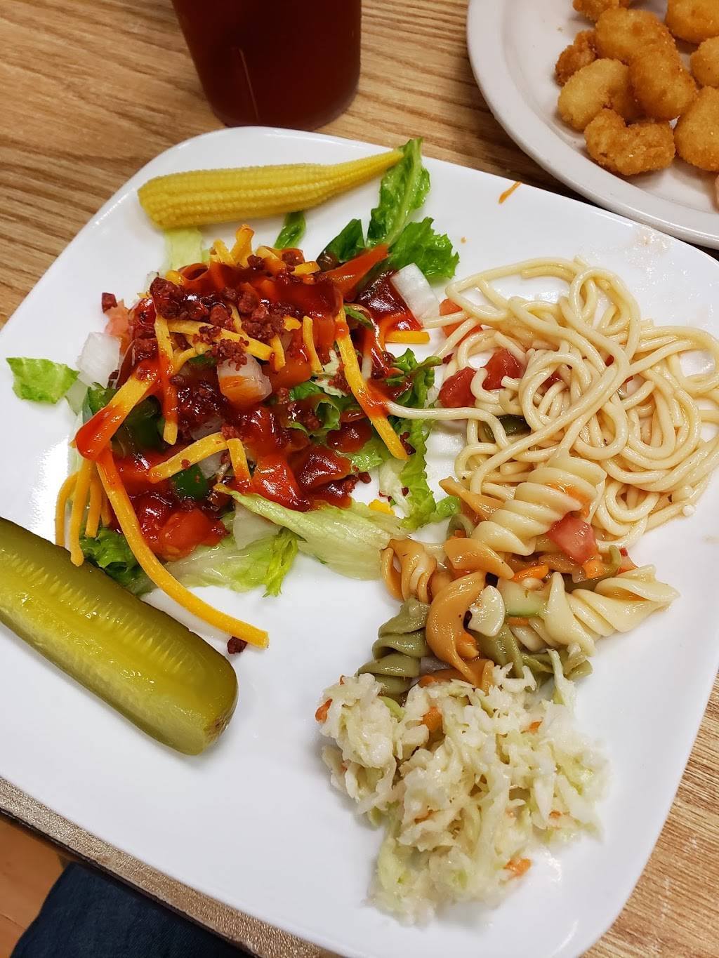 Farm House Restaurant | restaurant | 9201 TN-111, Byrdstown, TN 38549, USA | 9318644070 OR +1 931-864-4070