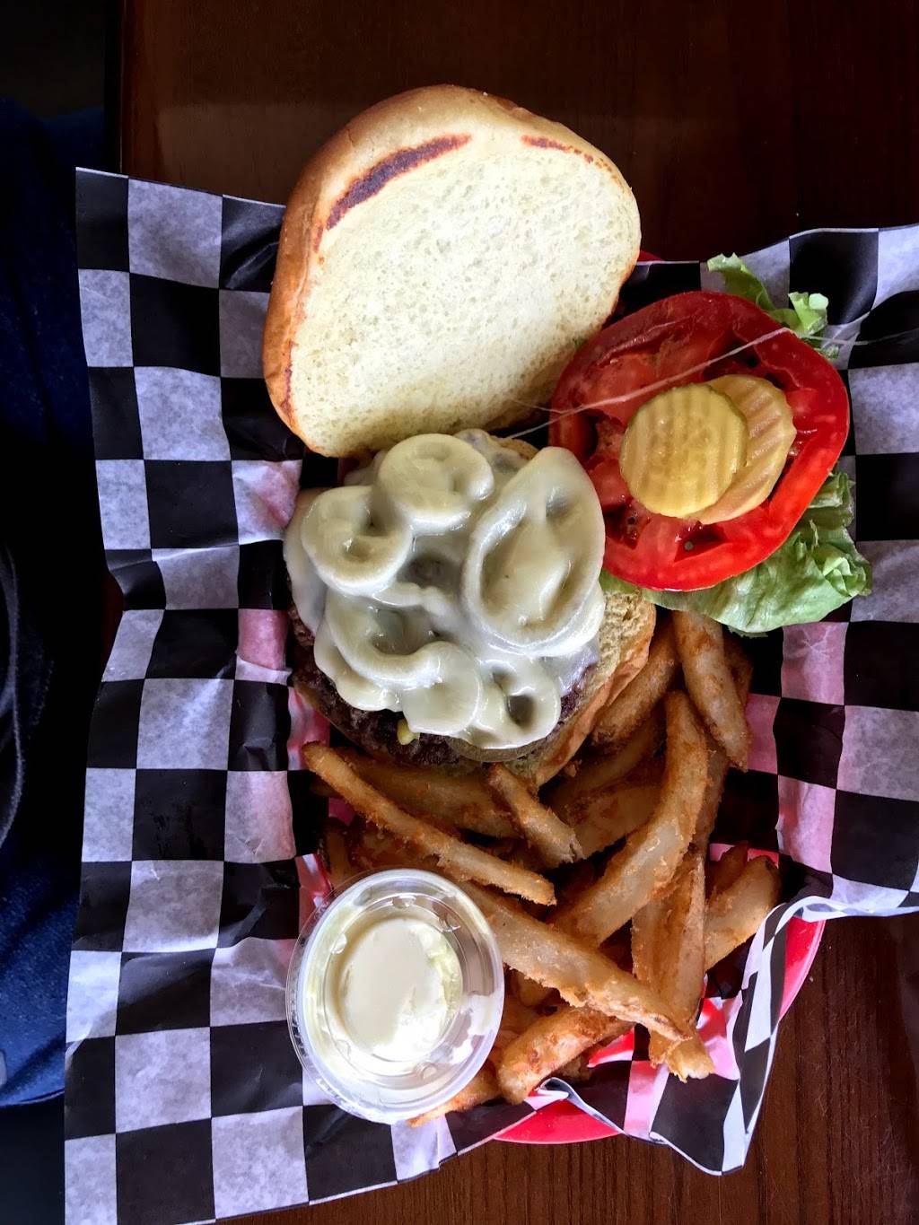 Mavericks Pointe | restaurant | 307 Sunset Blvd N, Sunset Beach, NC 28468, USA | 9105794444 OR +1 910-579-4444