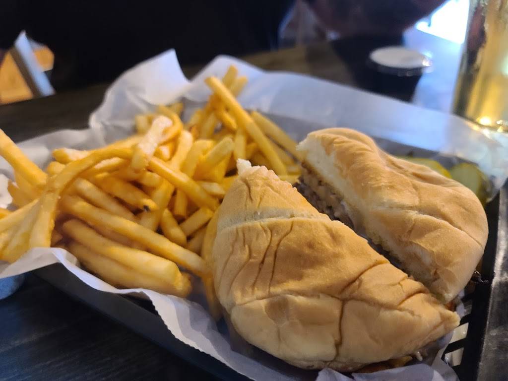 Rivals Bar & Grill | restaurant | 3100 Osborne Dr E #100, Hastings, NE 68901, USA | 4028340526 OR +1 402-834-0526