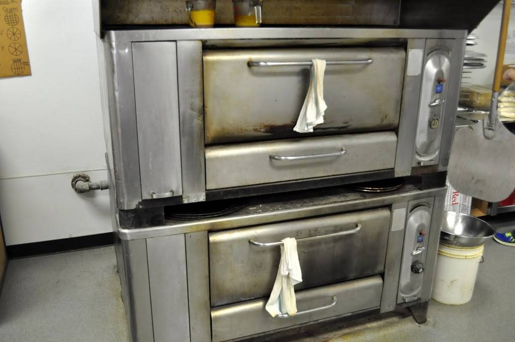 Pizzeria | restaurant | 102 E Main St, Leipsic, OH 45856, USA | 4199432700 OR +1 419-943-2700
