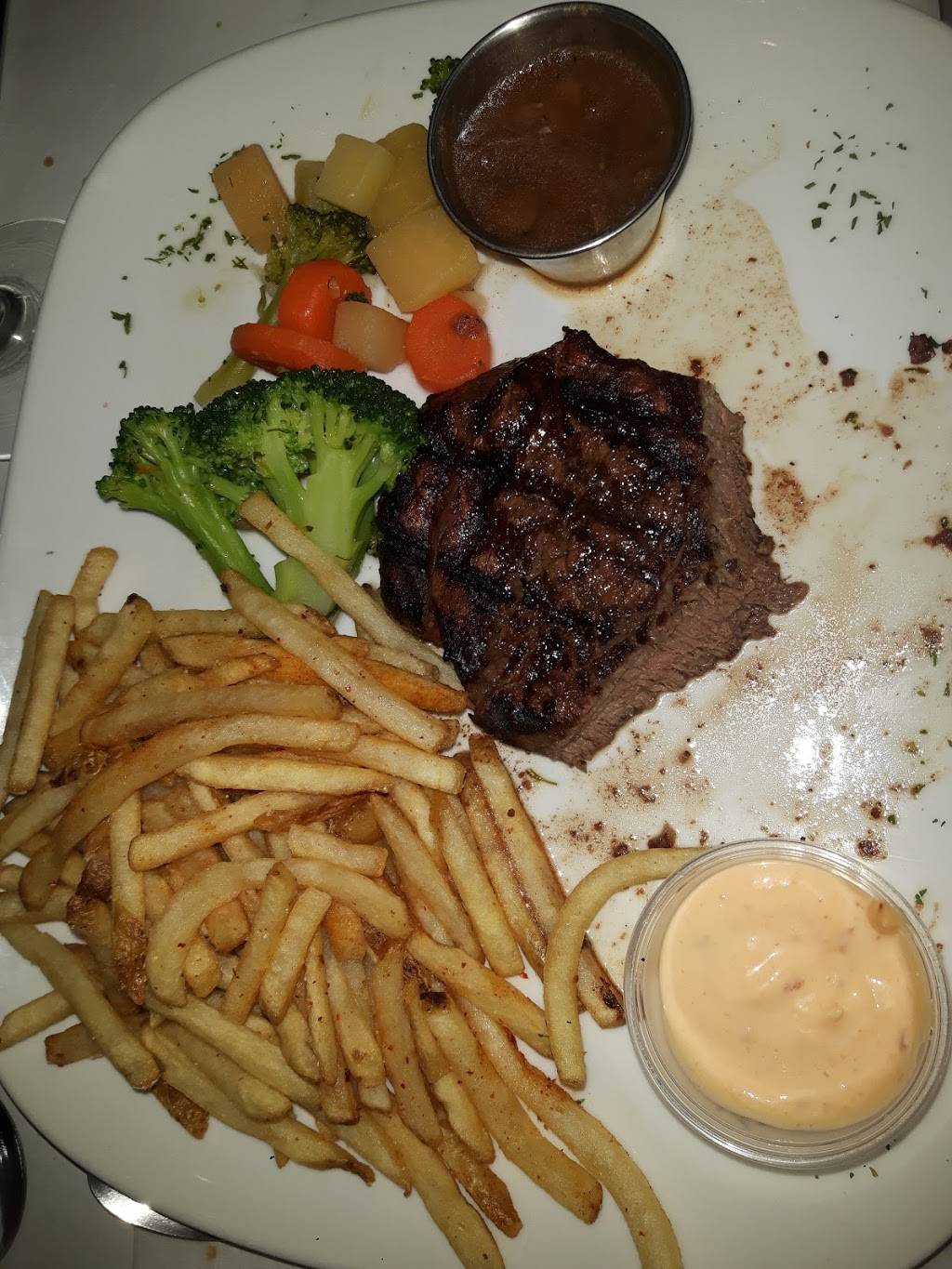 Le Ptit Réveil - La Ptite Soirée | restaurant | 311 Boulevard de la Marine, Varennes, QC J3X 1Z4, Canada | 4509851269 OR +1 450-985-1269