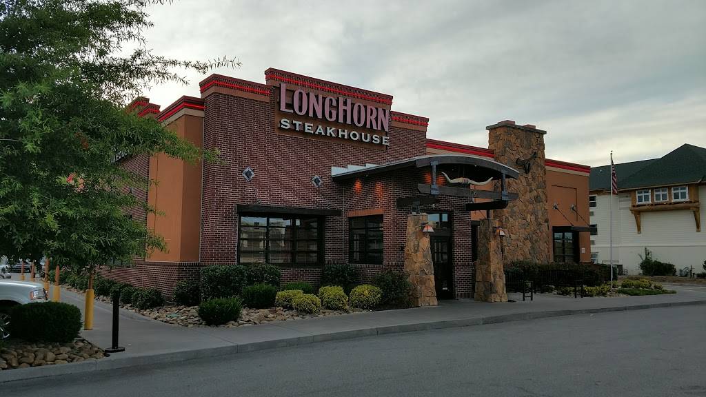 LongHorn Steakhouse | meal takeaway | 1706 Parkway, Sevierville, TN 37862, USA | 8654280961 OR +1 865-428-0961