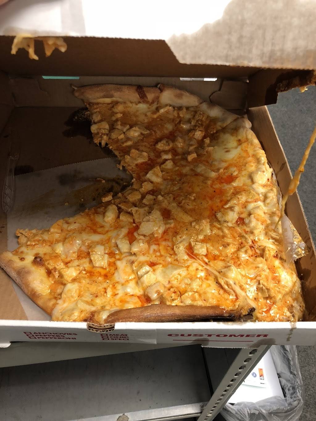 Giovannis Pizzeria & Italian Restaurant | meal delivery | 928 S Woodbourne Rd, Levittown, PA 19056, USA | 2159453354 OR +1 215-945-3354