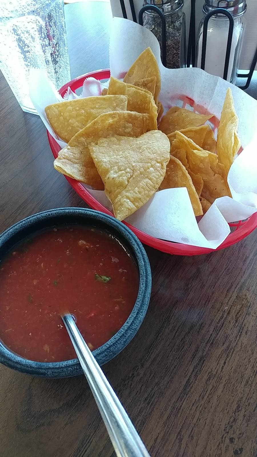 El Jacalito | restaurant | 1225 W 4th St, Sterling, IL 61081, USA | 8156253404 OR +1 815-625-3404