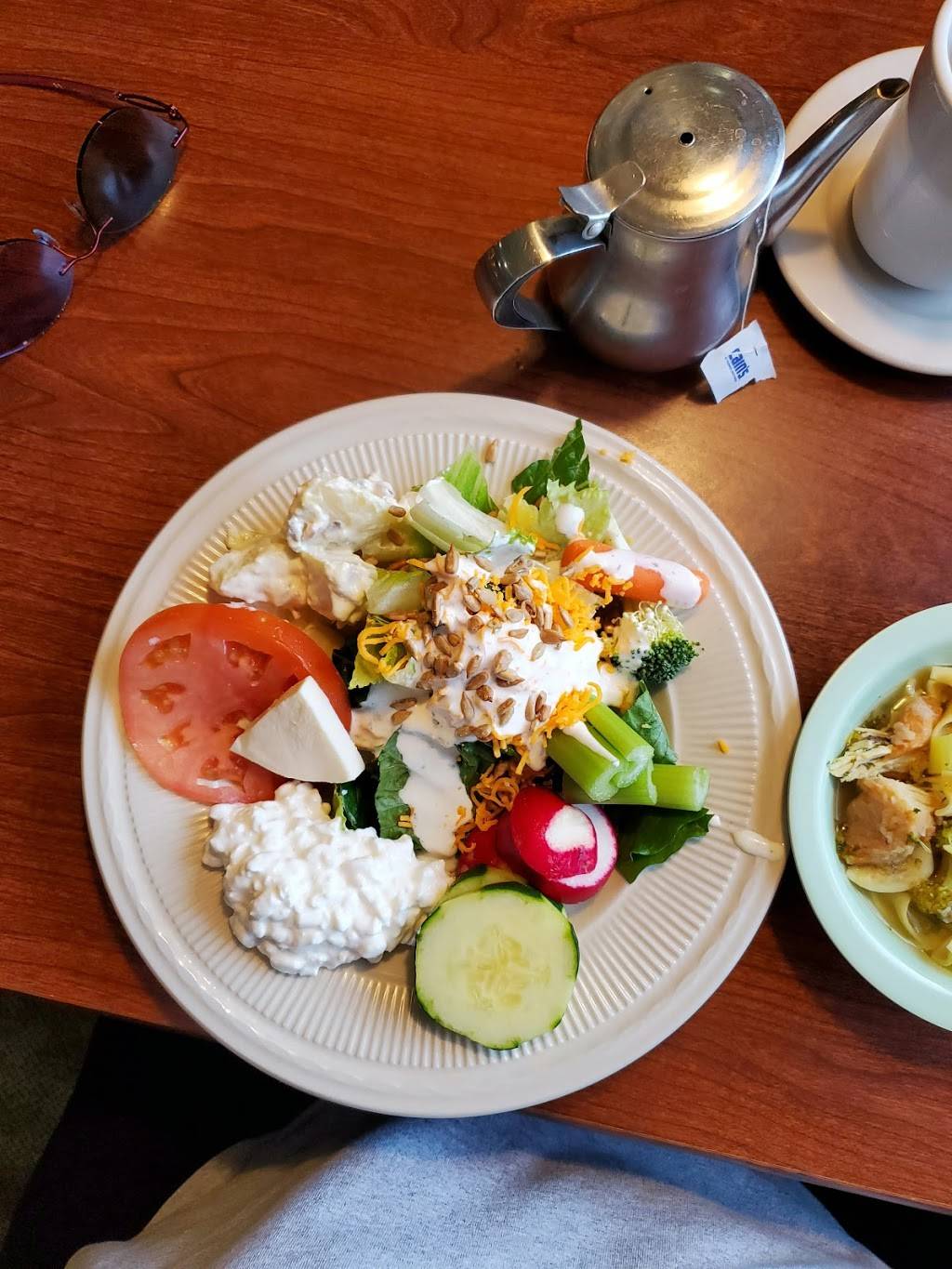 Forest Hill Restaurant Steak House & Gift Shop | meal takeaway | 3016 E Van Buren, Eureka Springs, AR 72632, USA | 4792532422 OR +1 479-253-2422