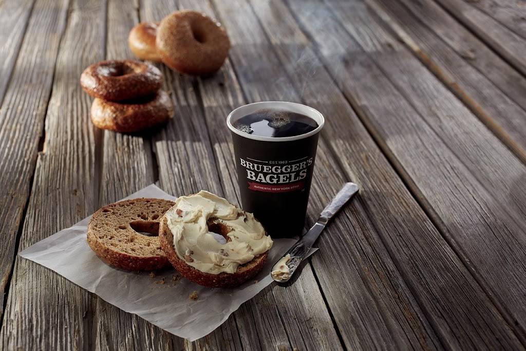 Brueggers Bagels | bakery | 45 E Main St, Avon, CT 06001, USA | 8606741755 OR +1 860-674-1755