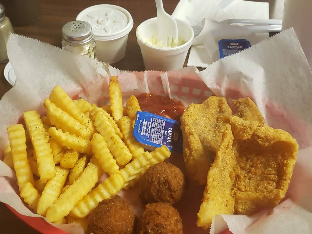 Raynors Seafood & Restaurant | restaurant | 114 N 2nd St, Immokalee, FL 34142, USA | 2396573911 OR +1 239-657-3911