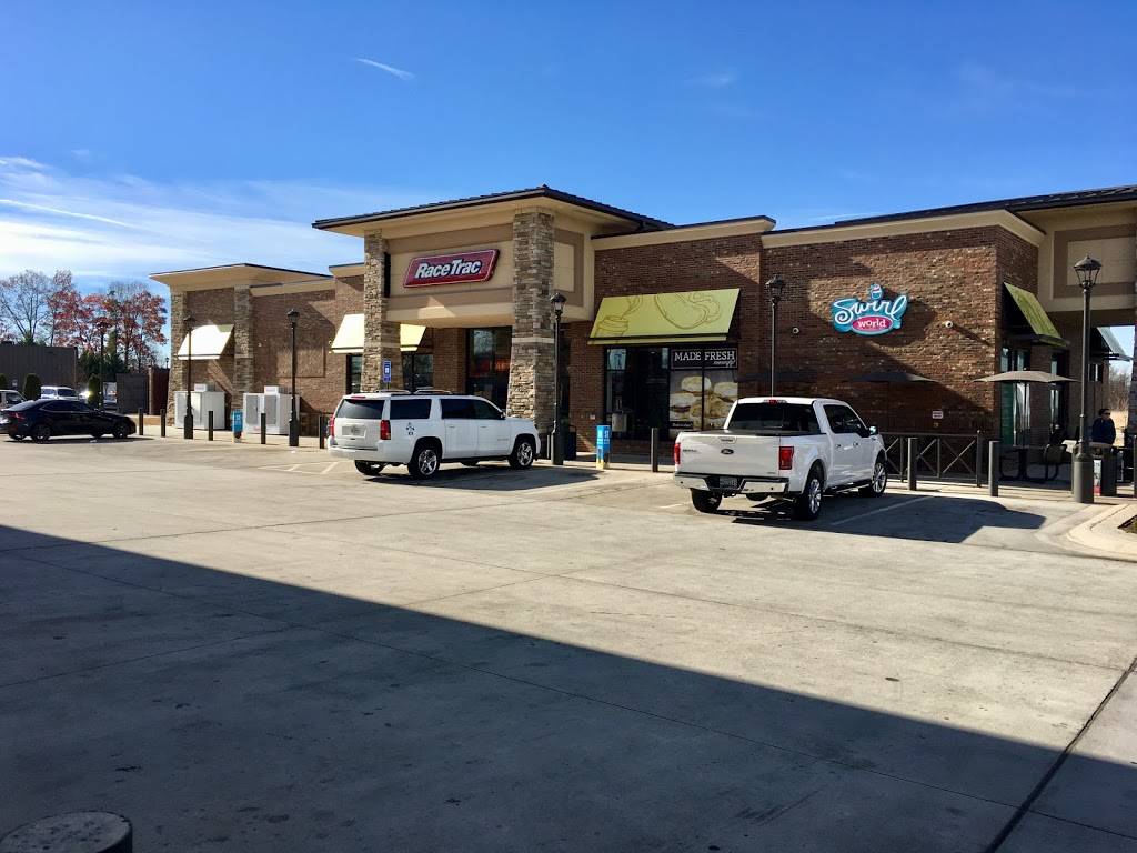 RaceTrac | bakery | 5901 GA-53, Braselton, GA 30517, USA | 7066584731 OR +1 706-658-4731