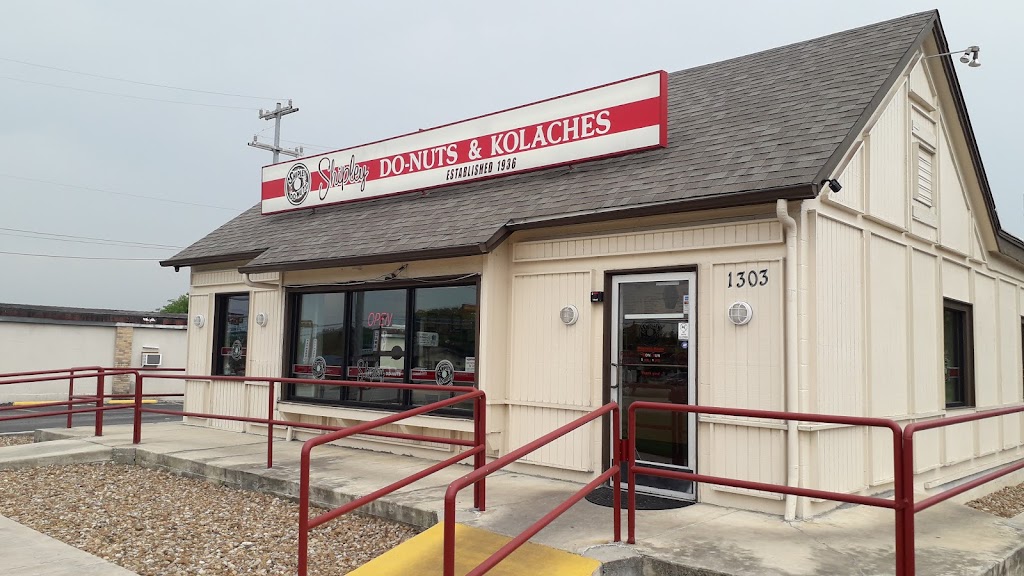 Shipley Do-Nuts | cafe | 1303 Pat Booker Rd, Universal City, TX 78148, USA | 2105602234 OR +1 210-560-2234