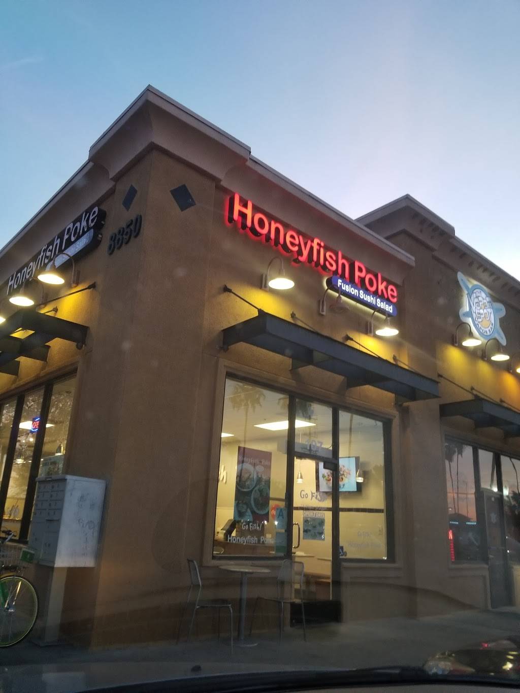 Honeyfish Poke Restaurant 8850 Tampa Ave 107, Northridge, CA 91324