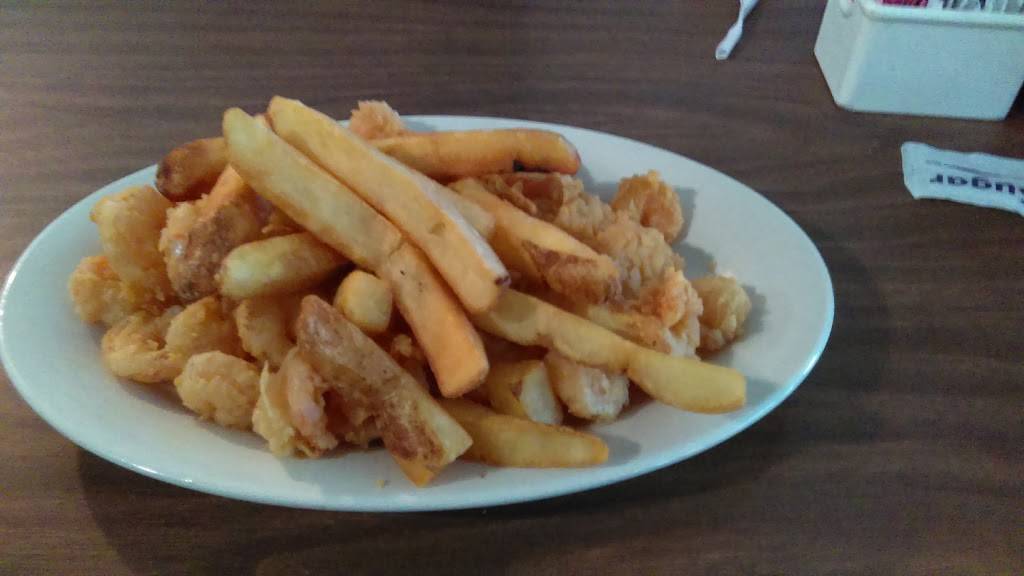 Dale's Seafood 100 Lakeshore Dr, Lake Waccamaw, NC 28450, USA