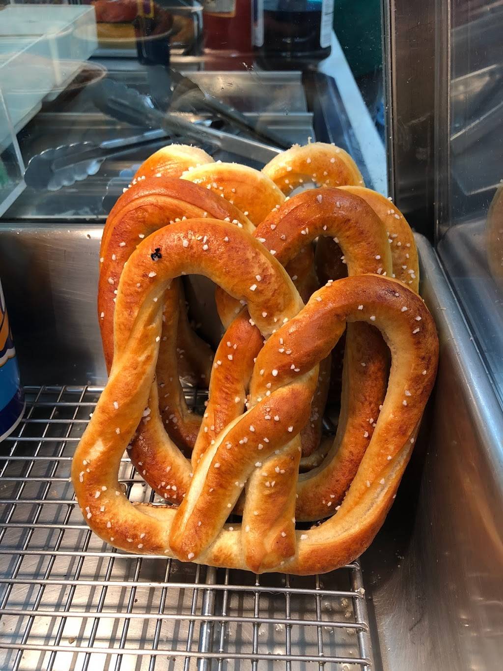 Auntie Annes | cafe | 100 E Street Rd, Warminster, PA 18974, USA | 2156726000 OR +1 215-672-6000