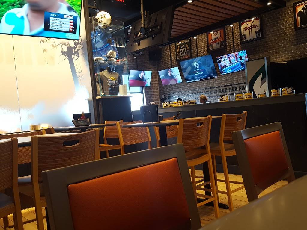 Buffalo Wild Wings | meal takeaway | 2475 Cobbs Ford Rd, Prattville, AL 36066, USA | 3342857192 OR +1 334-285-7192