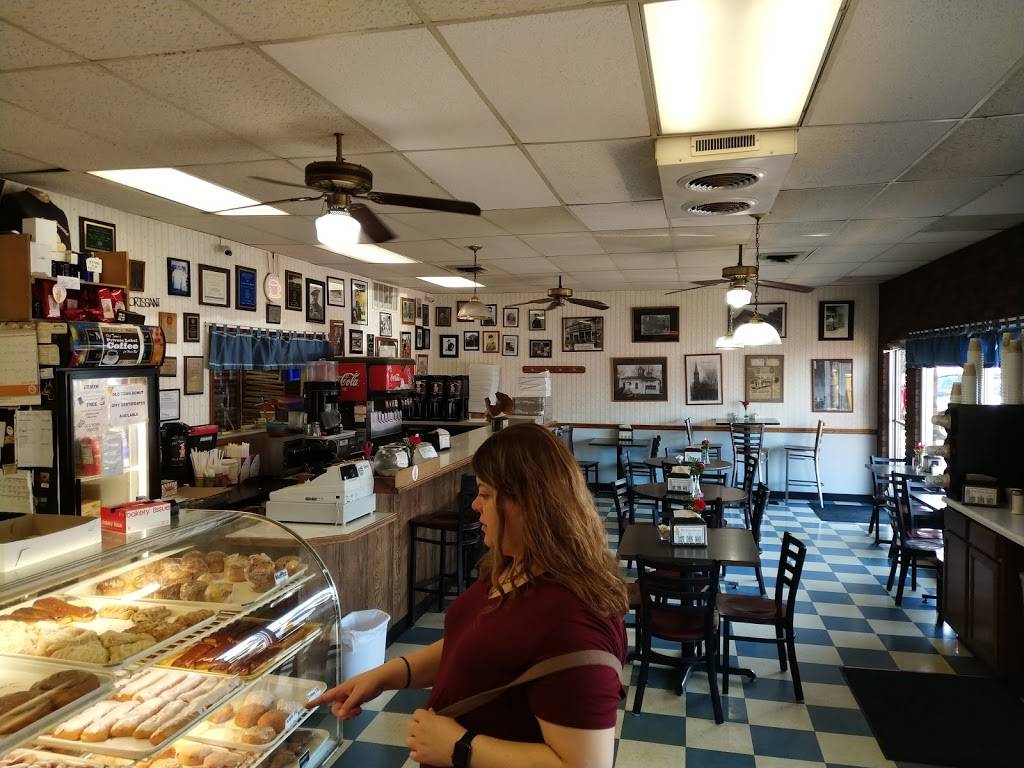 Old Town Donuts | bakery | 508 S New Florissant Rd, Florissant, MO 63031, USA | 3148310907 OR +1 314-831-0907