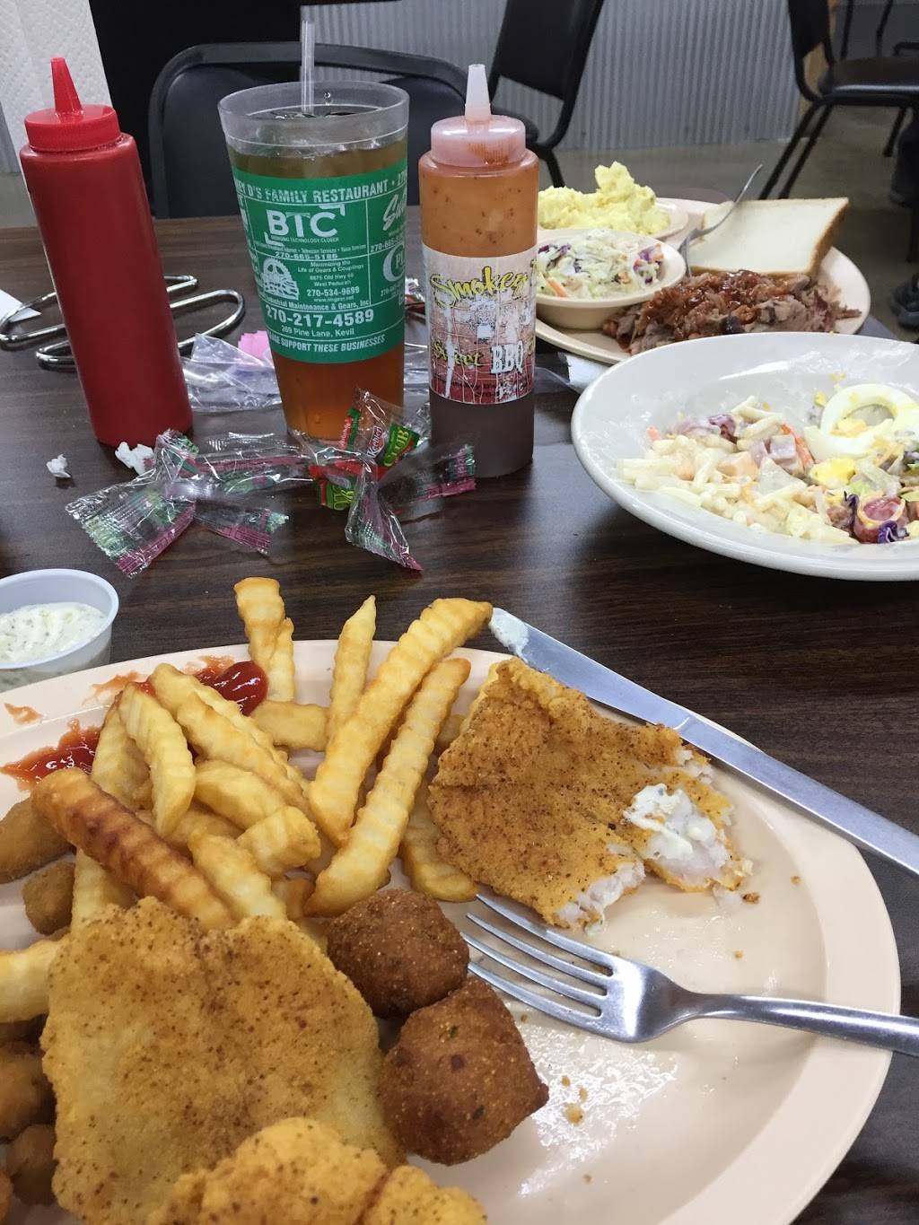 Smokey Ds Family Restaurant | restaurant | 127 E Kentucky Dr, La Center, KY 42056, USA | 2706658050 OR +1 270-665-8050