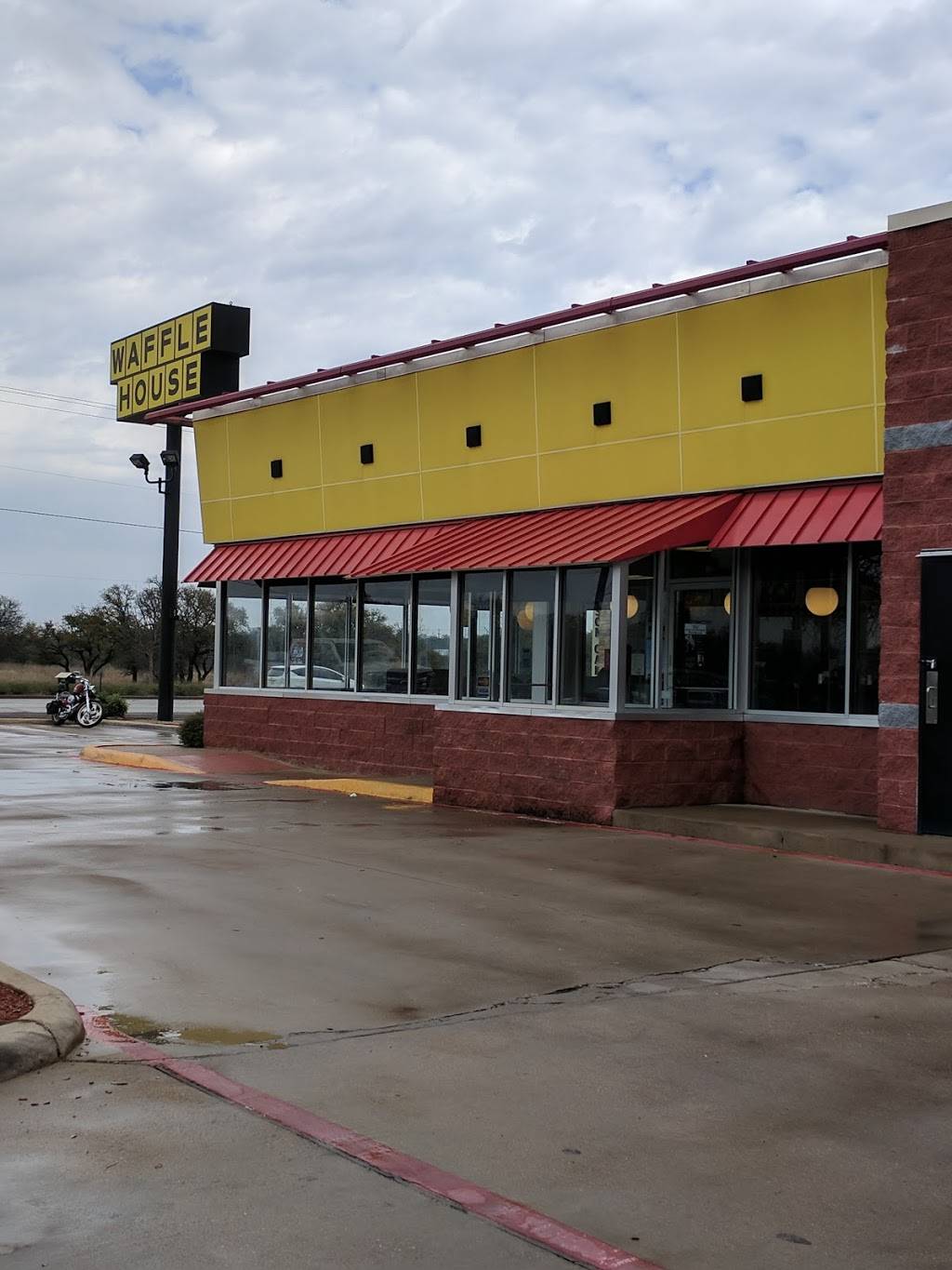 Waffle House | meal takeaway | 2840 Fort Worth Hwy, Hudson Oaks, TX 76087, USA | 8175985912 OR +1 817-598-5912
