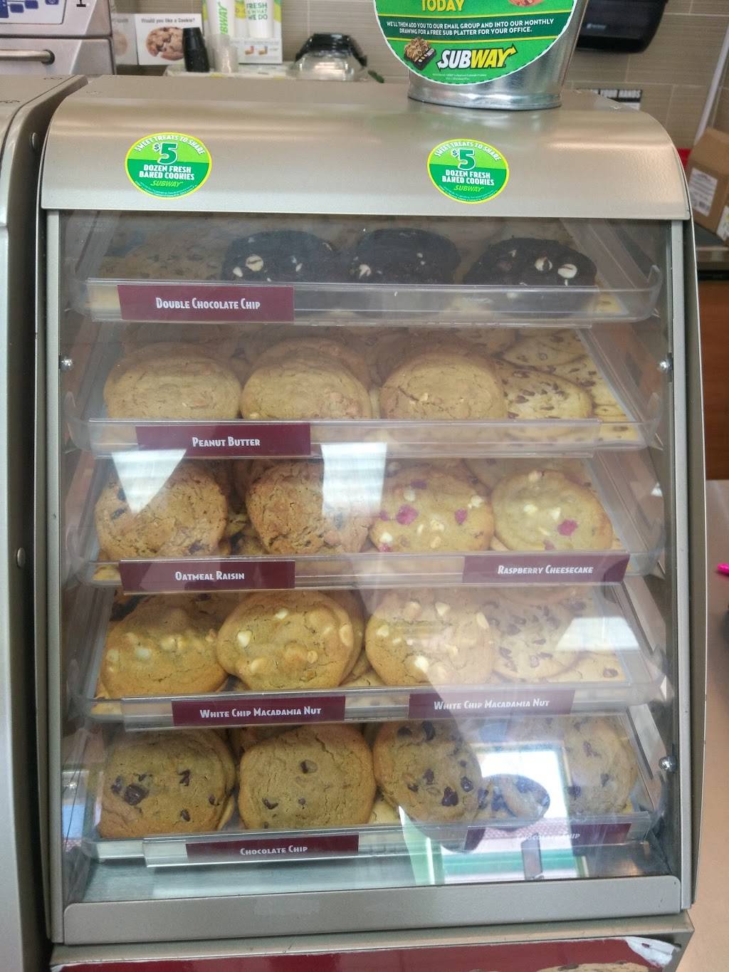 Subway | restaurant | 1900 W Blue Heron Blvd, Riviera Beach, FL 33404, USA | 5614404370 OR +1 561-440-4370