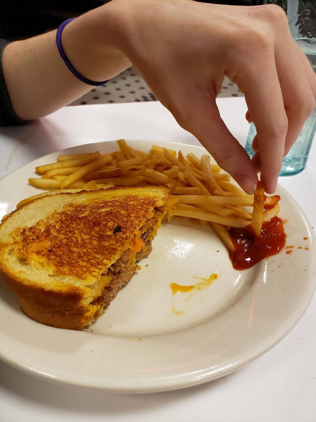 Steak n Shake | restaurant | 2205 E Grapevine Mills Cir, Grapevine, TX 76051, USA | 9727242260 OR +1 972-724-2260