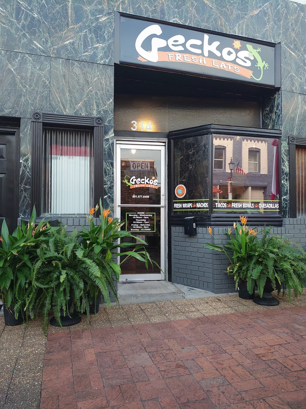 Geckos Fresh Eats | restaurant | 314 N Magnolia St, Laurel, MS 39440, USA | 6015778456 OR +1 601-577-8456