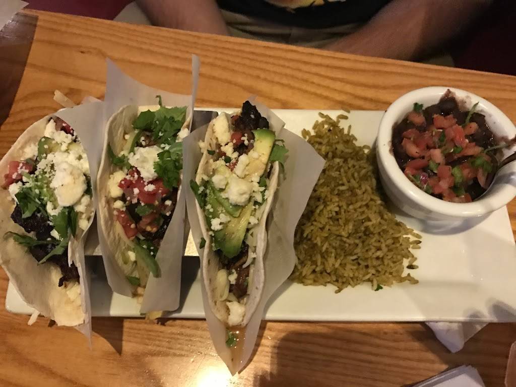 Chilis Grill & Bar | meal takeaway | 17650 N Interstate 35 Frontage Rd, Schertz, TX 78154, USA | 2105660247 OR +1 210-566-0247