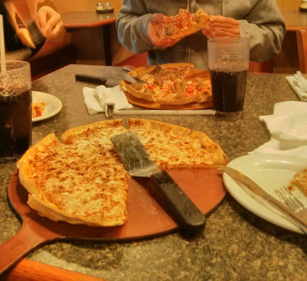 Pizza Hut | meal takeaway | 802 Mammoth Cave St, Cave City, KY 42127, USA | 2707733770 OR +1 270-773-3770