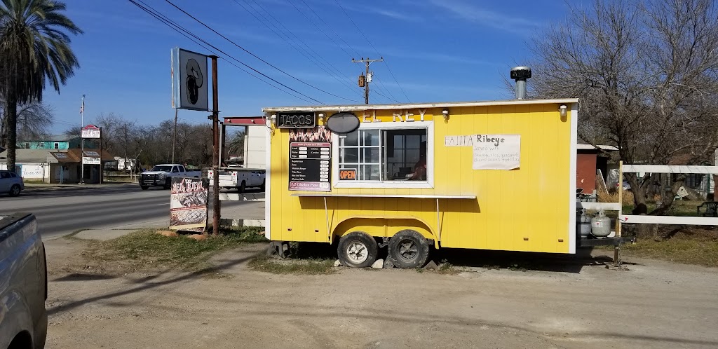 Tacos El Rey | restaurant | 701 N 1st St, Carrizo Springs, TX 78834, USA | 8303258687 OR +1 830-325-8687