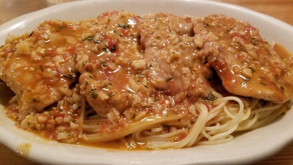 Franco Giannis Restaurant & Pizza | restaurant | 8 Broadway, Trumbull, CT 06611, USA | 2032681616 OR +1 203-268-1616